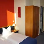 Отель Hoteltow Тельтов