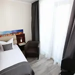 Отель Hoteltow