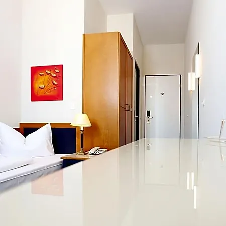 Hoteltow