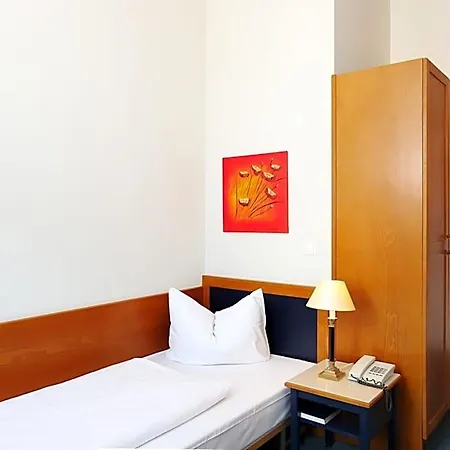 Hoteltow Hotel 3*