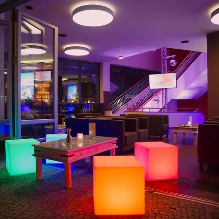 Отель Hoteltow 3*