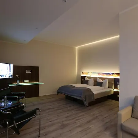 H24 Hoteltow Hotel 3*