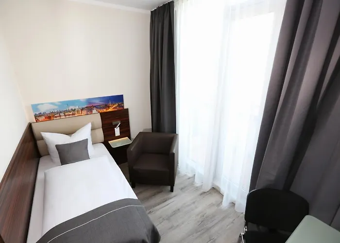 H24 Hoteltow 3* Teltow