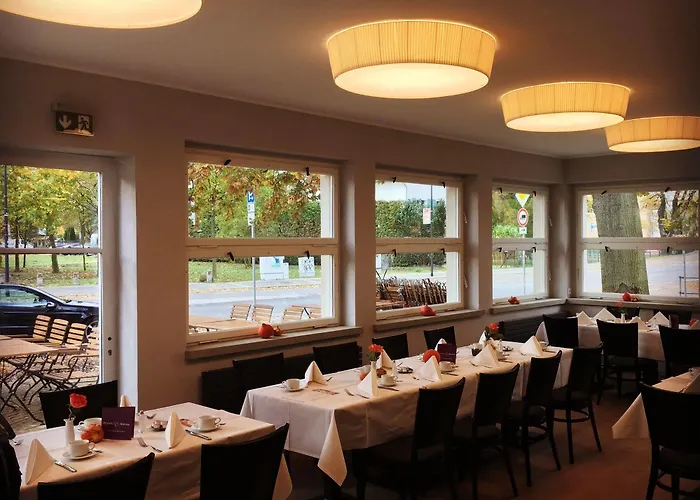 H24 Hoteltow Hotel 3*