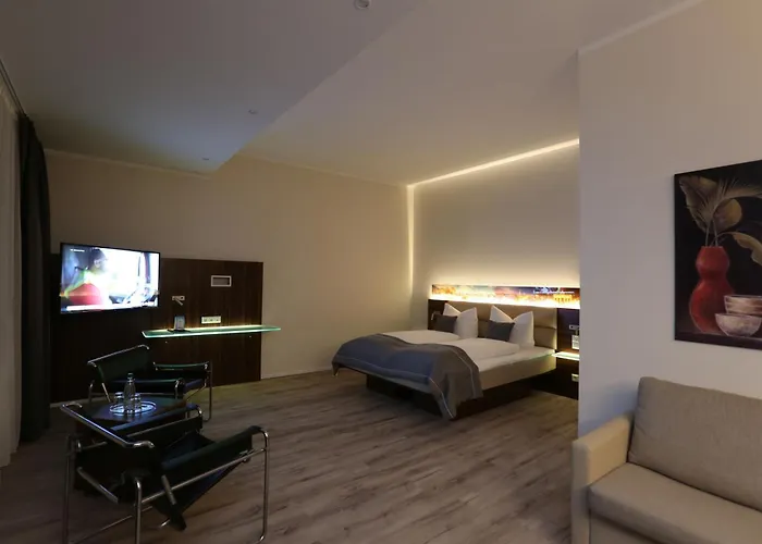 H24 Hoteltow Hotel 3*