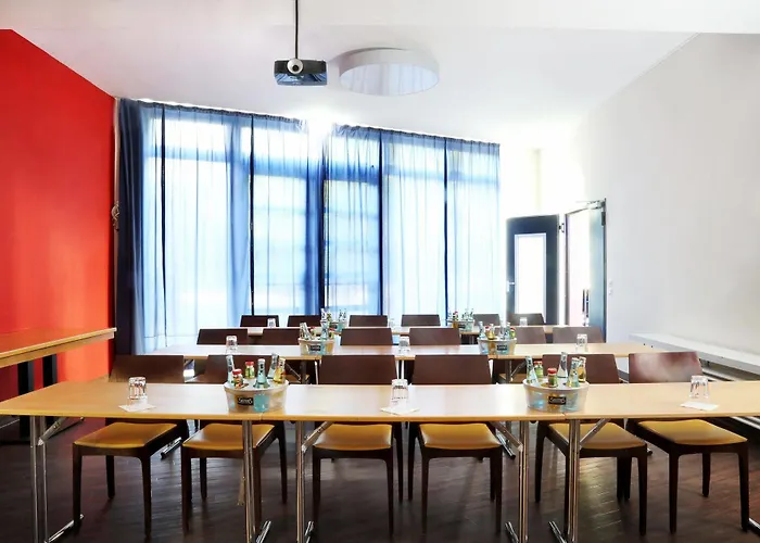 H24 Hoteltow Hotel 3*